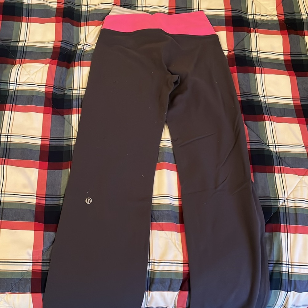 LULULEMON size 2 flare leggings - Picture 3 of 4
